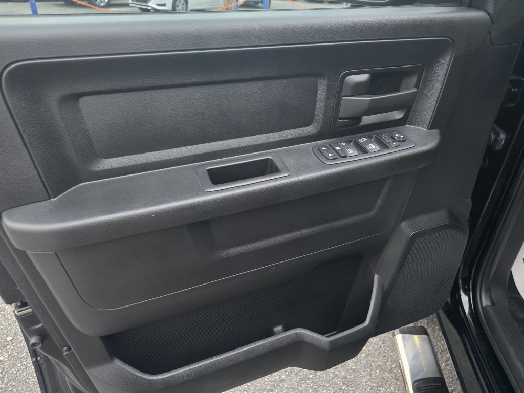 Photo 14 of this RAM 1500 CLASSIC