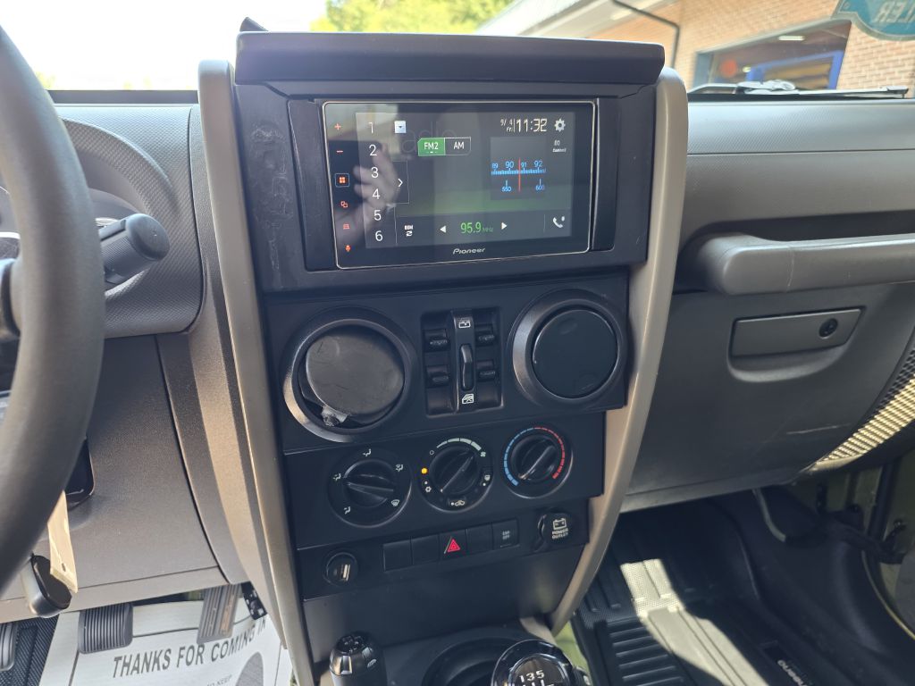 Photo 18 of this JEEP WRANGLER UNLIMI