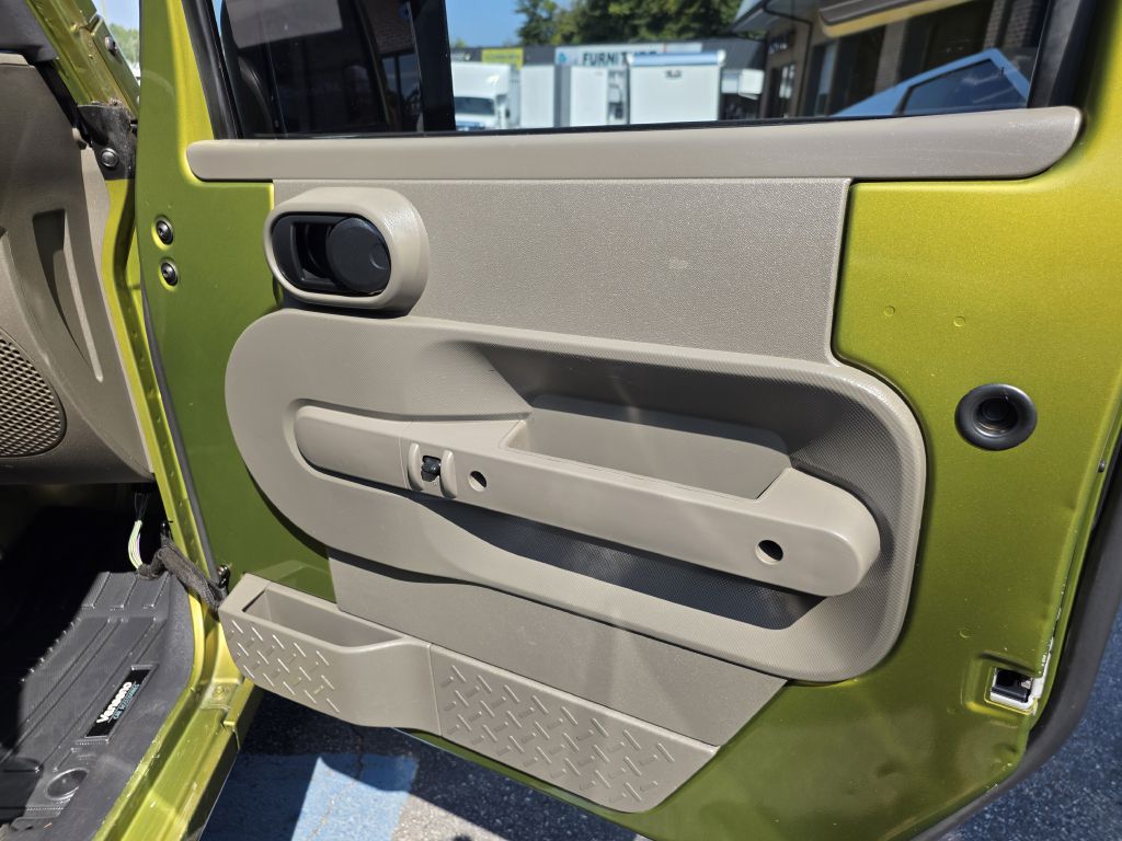 Photo 27 of this JEEP WRANGLER UNLIMI