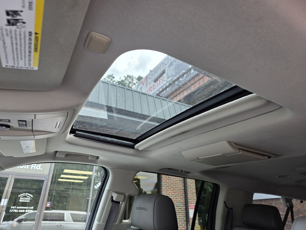 Photo 11 of this GMC YUKON XL