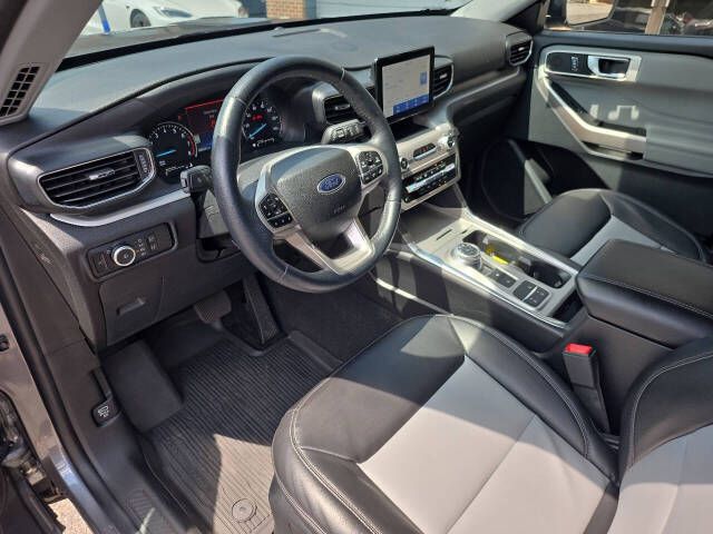 Photo 10 of this FORD EXPLORER