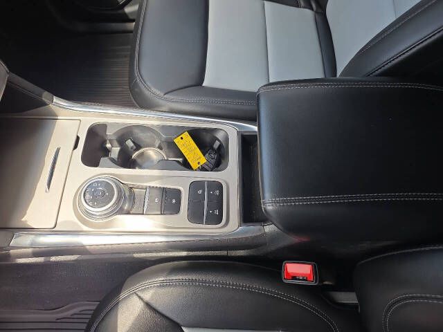 Photo 13 of this FORD EXPLORER