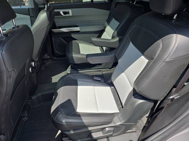 Photo 21 of this FORD EXPLORER