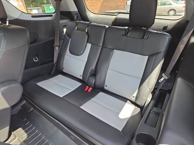 Photo 23 of this FORD EXPLORER