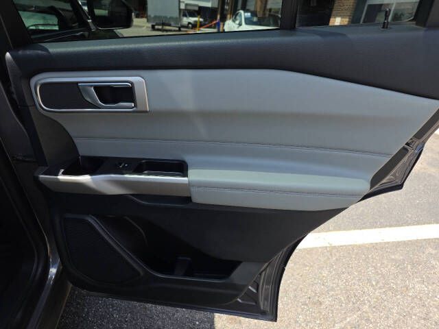 Photo 26 of this FORD EXPLORER