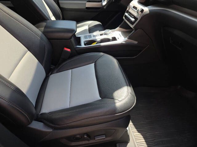 Photo 27 of this FORD EXPLORER