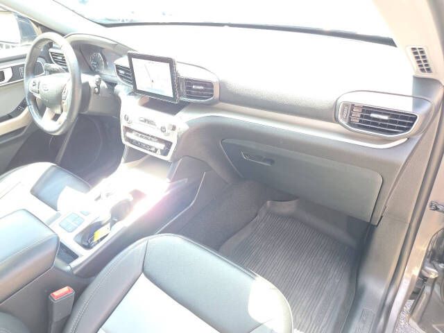 Photo 28 of this FORD EXPLORER