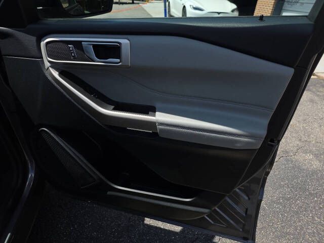 Photo 29 of this FORD EXPLORER