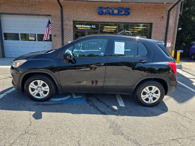 Photo 3 of this CHEVROLET TRAX