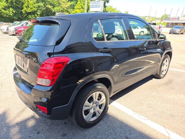 Photo 6 of this CHEVROLET TRAX