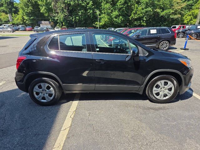 Photo 7 of this CHEVROLET TRAX