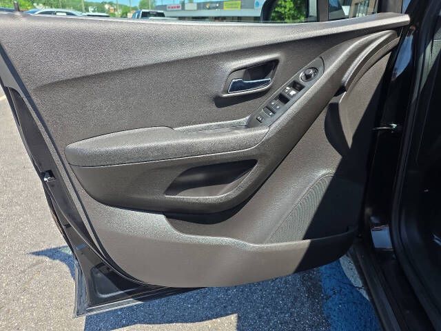Photo 17 of this CHEVROLET TRAX