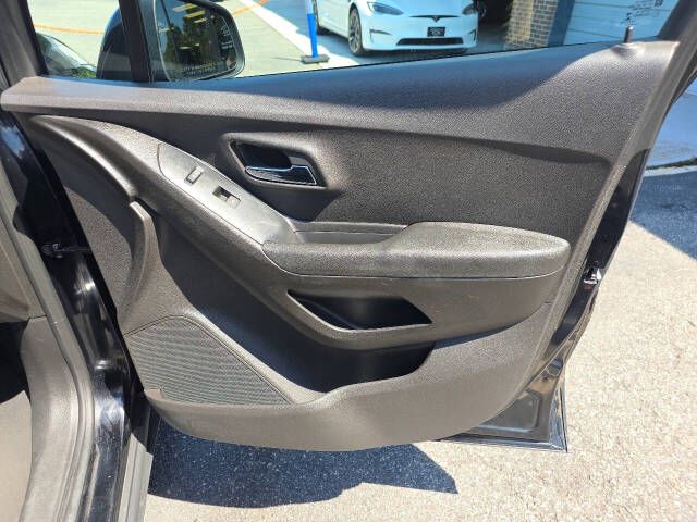 Photo 24 of this CHEVROLET TRAX