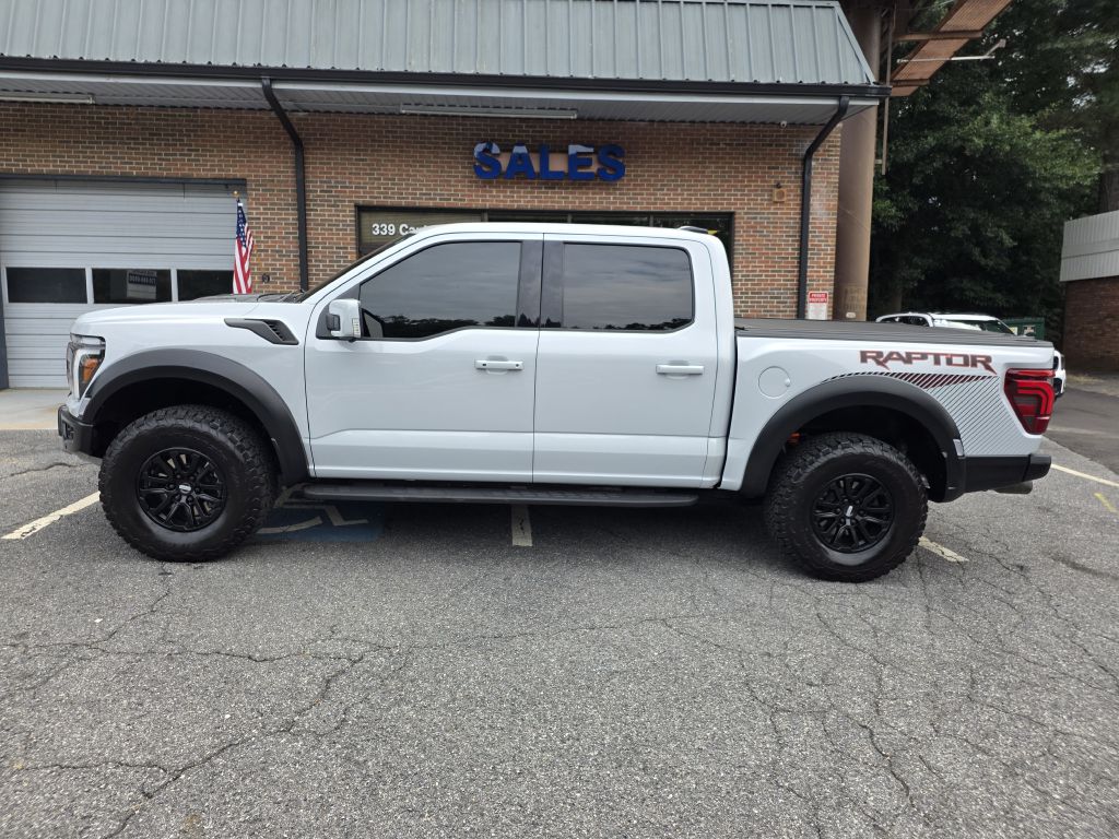 Photo 2 of this FORD F-150 RAPTOR