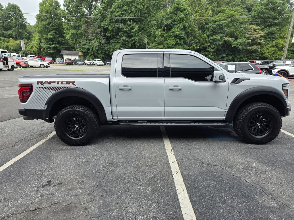 Photo 7 of this FORD F-150 RAPTOR