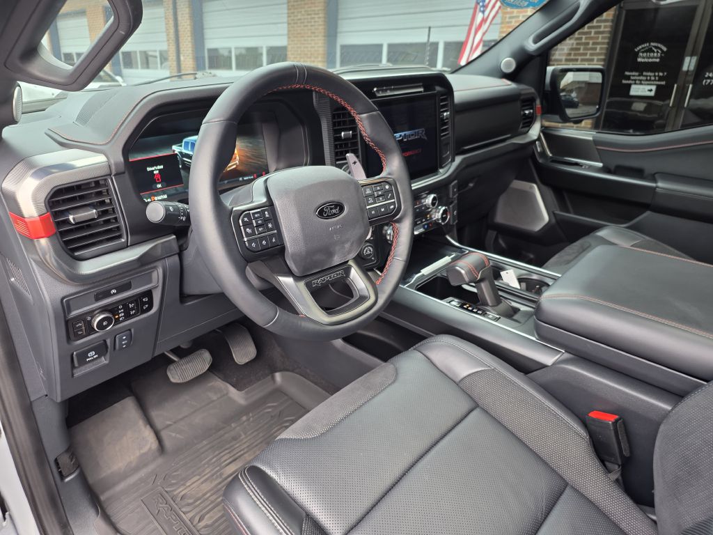 Photo 10 of this FORD F-150 RAPTOR