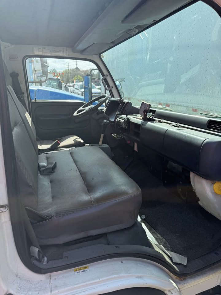 Photo 7 of this NISSAN DIESEL UD1200