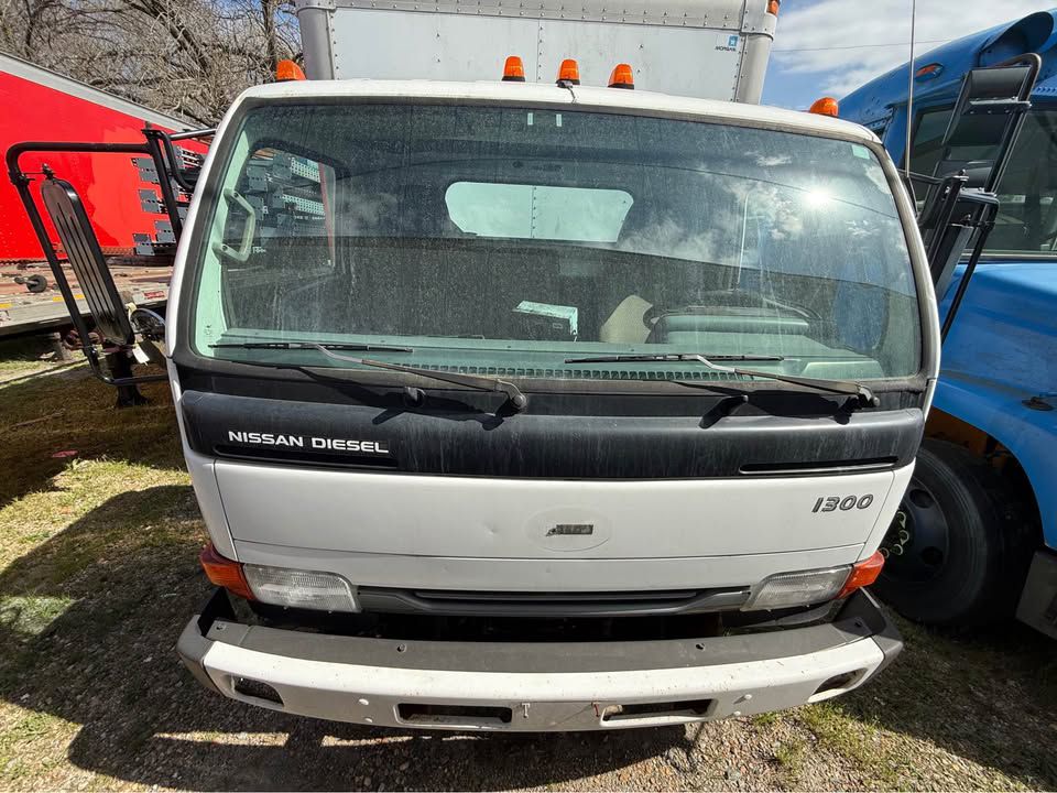 Photo 2 of this NISSAN DIESEL UD1200