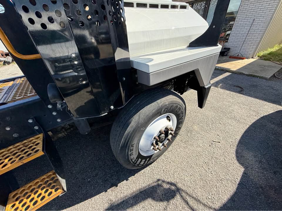 Photo 3 of this KALMAR OTTOWA T2 SPOTTER TRUCK