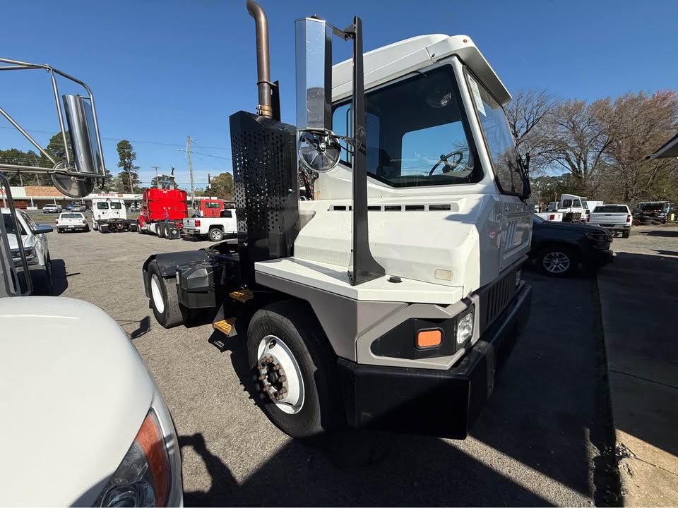 Photo 9 of this KALMAR OTTOWA T2 SPOTTER TRUCK