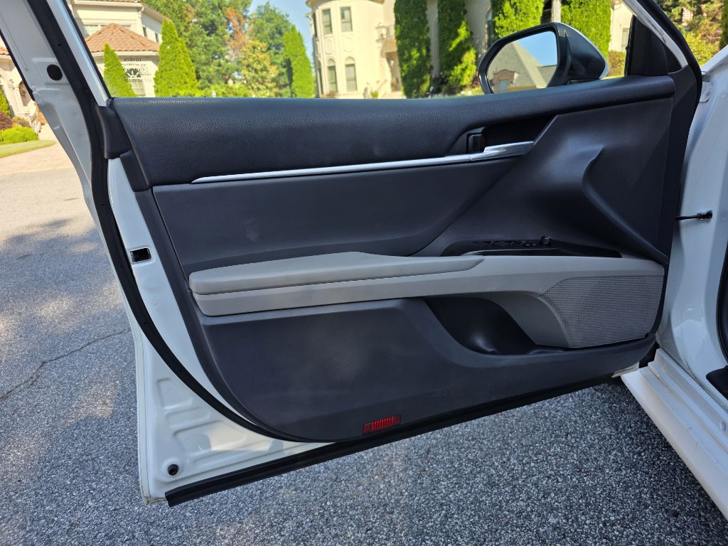 Photo 11 of this TOYOTA CAMRY