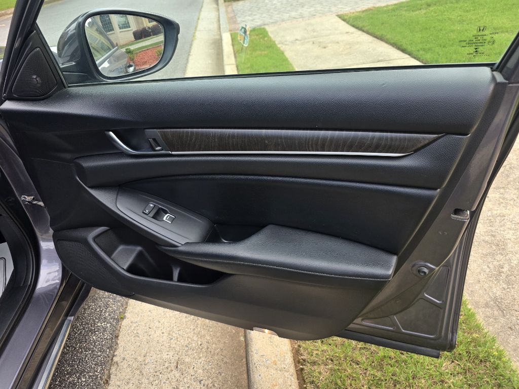 Photo 18 of this HONDA ACCORD