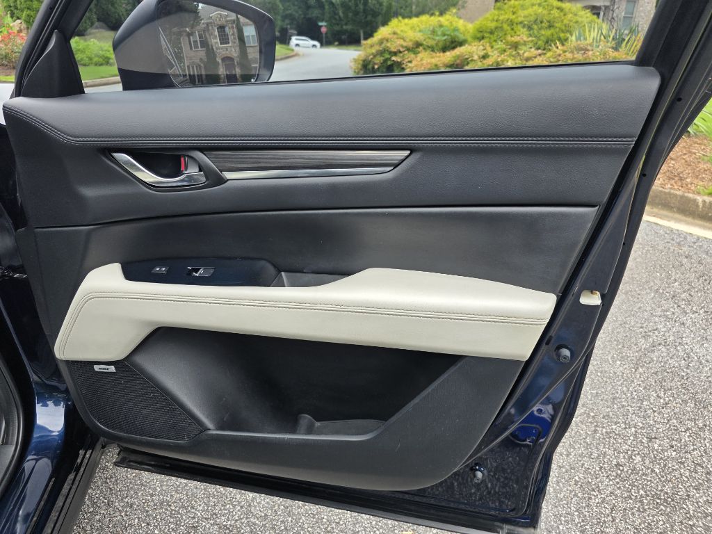 Photo 21 of this MAZDA CX-5