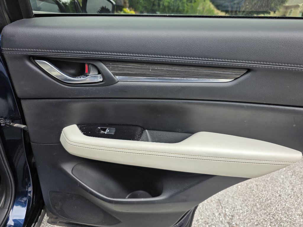 Photo 20 of this MAZDA CX-5