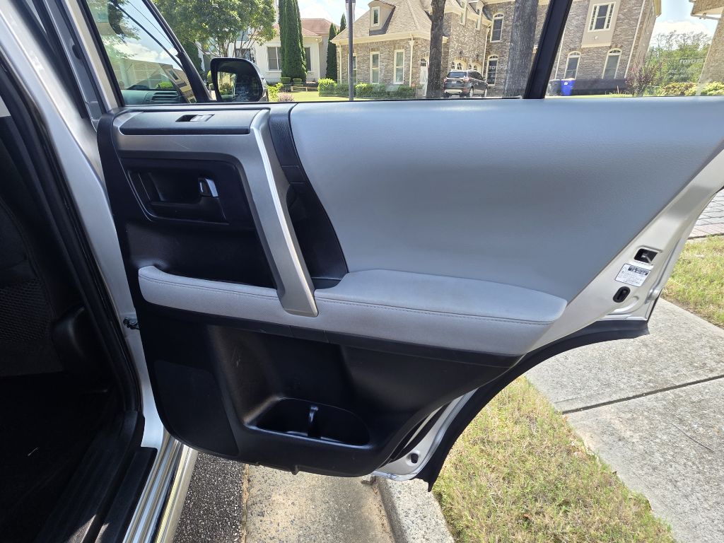 Photo 18 of this TOYOTA 4RUNNER