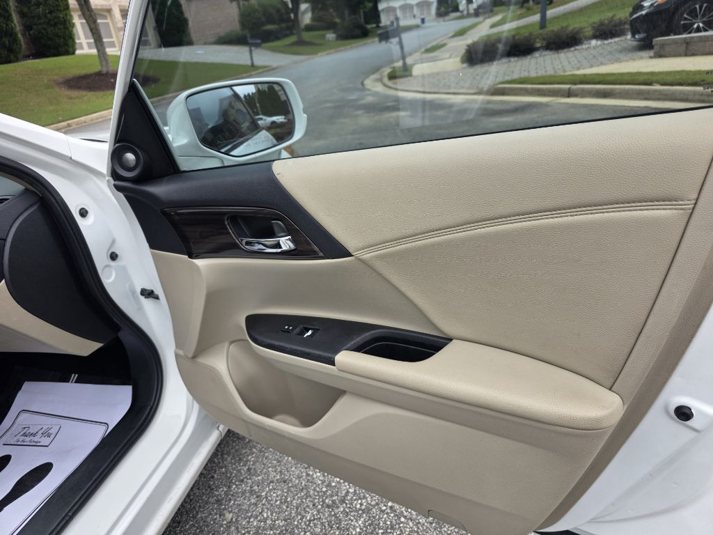 Photo 18 of this HONDA ACCORD