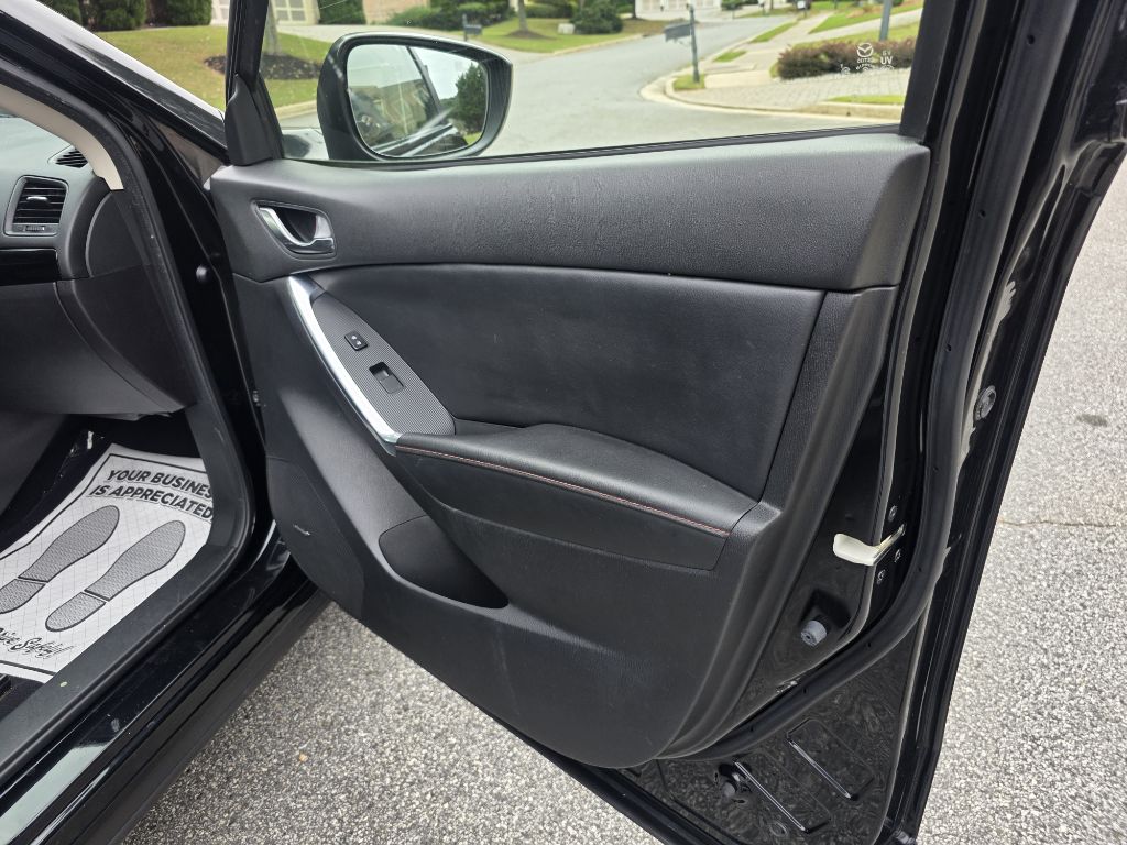 Photo 21 of this MAZDA CX-5