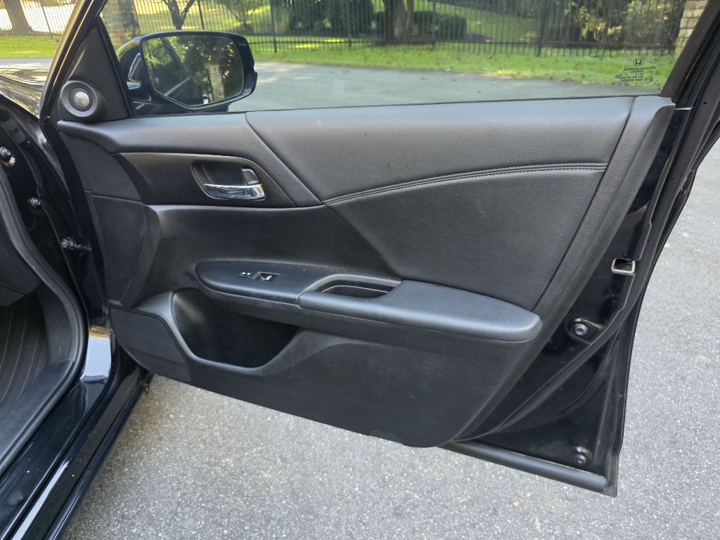 Photo 16 of this HONDA ACCORD