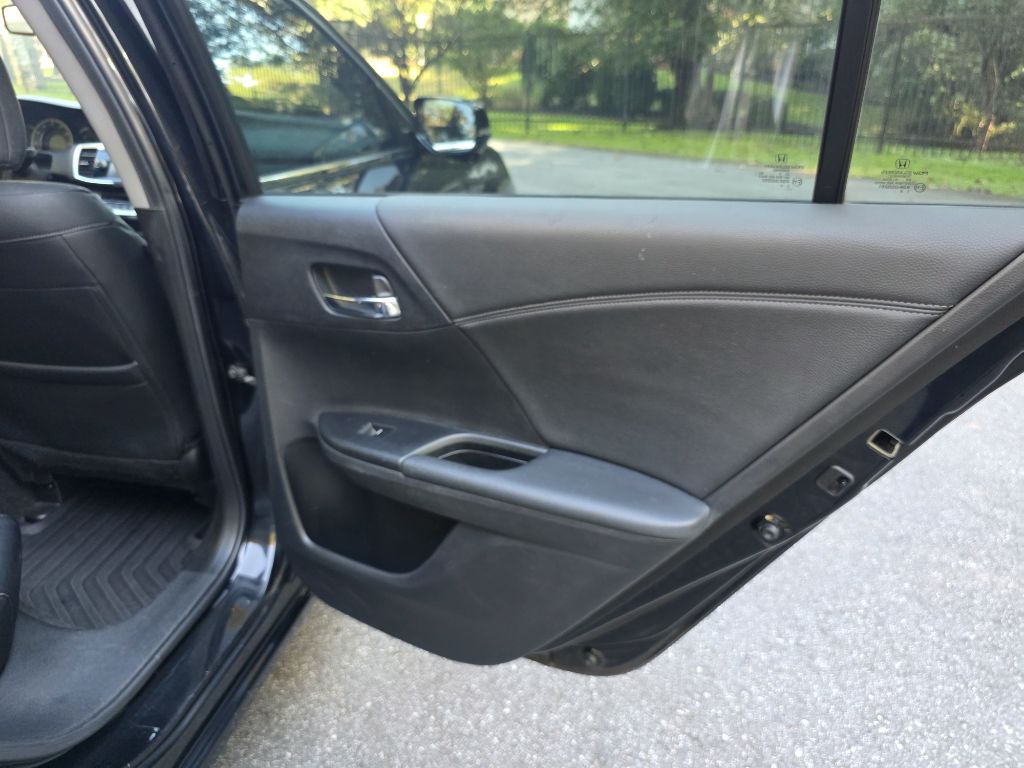 Photo 14 of this HONDA ACCORD