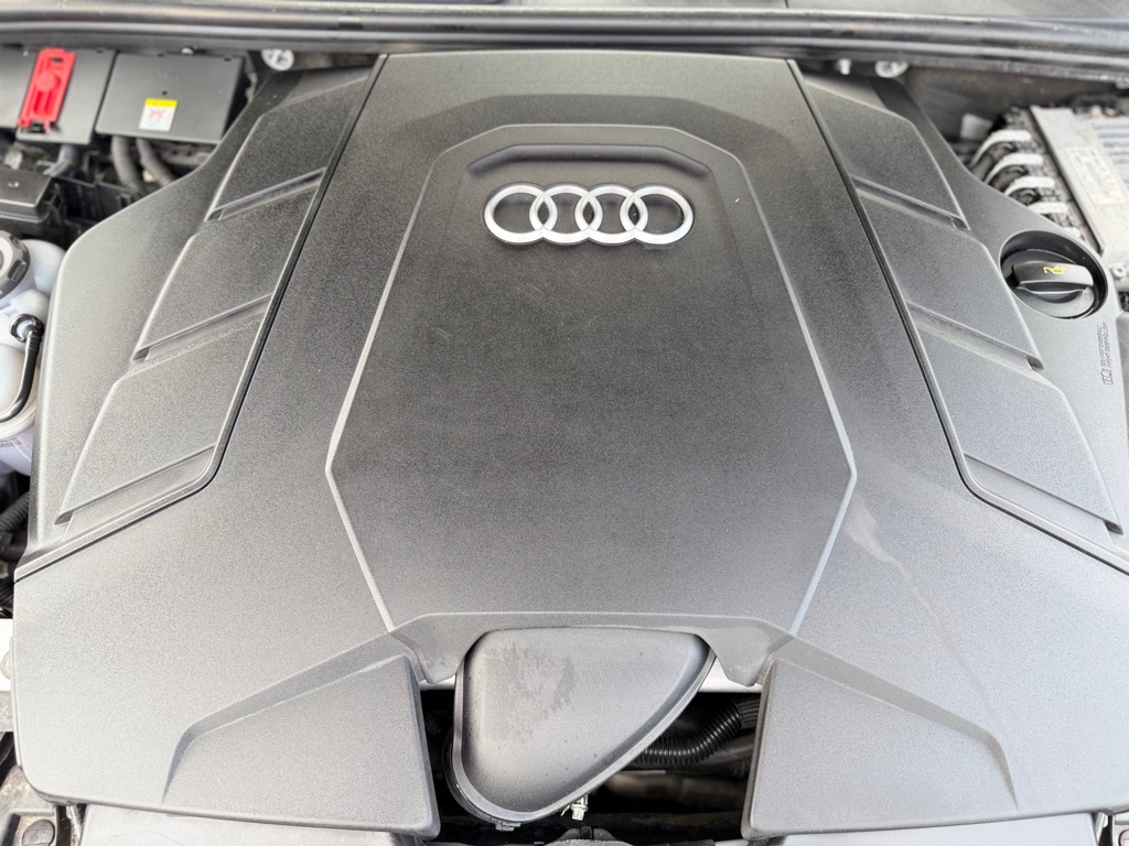 Photo 35 of this AUDI Q8