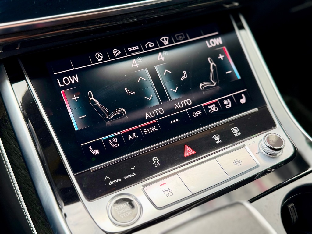 Photo 14 of this AUDI Q8