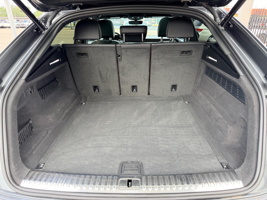 Photo 31 of this AUDI Q8