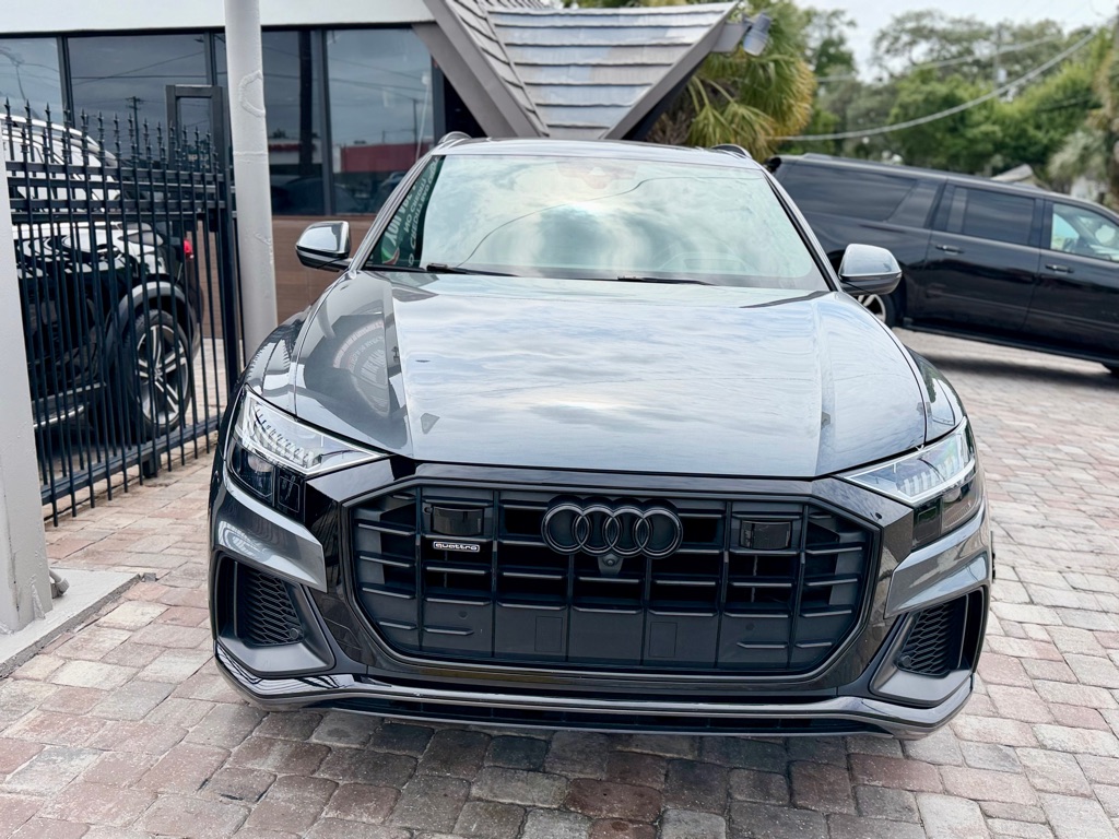 Photo 4 of this AUDI Q8