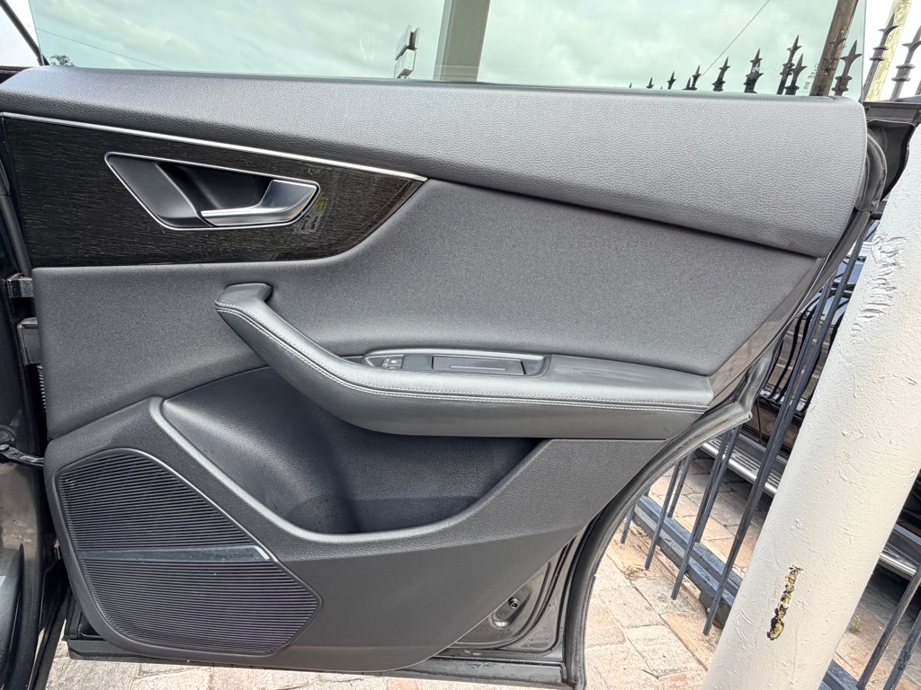 Photo 29 of this AUDI Q8