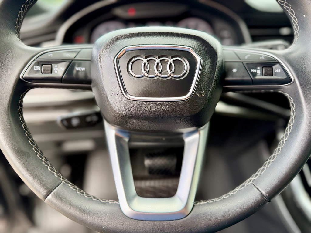 Photo 17 of this AUDI Q8