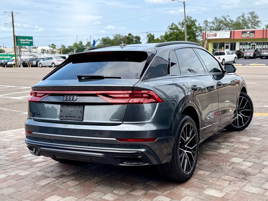 Photo 2 of this AUDI Q8