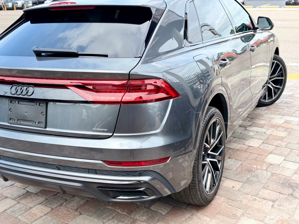 Photo 19 of this AUDI Q8