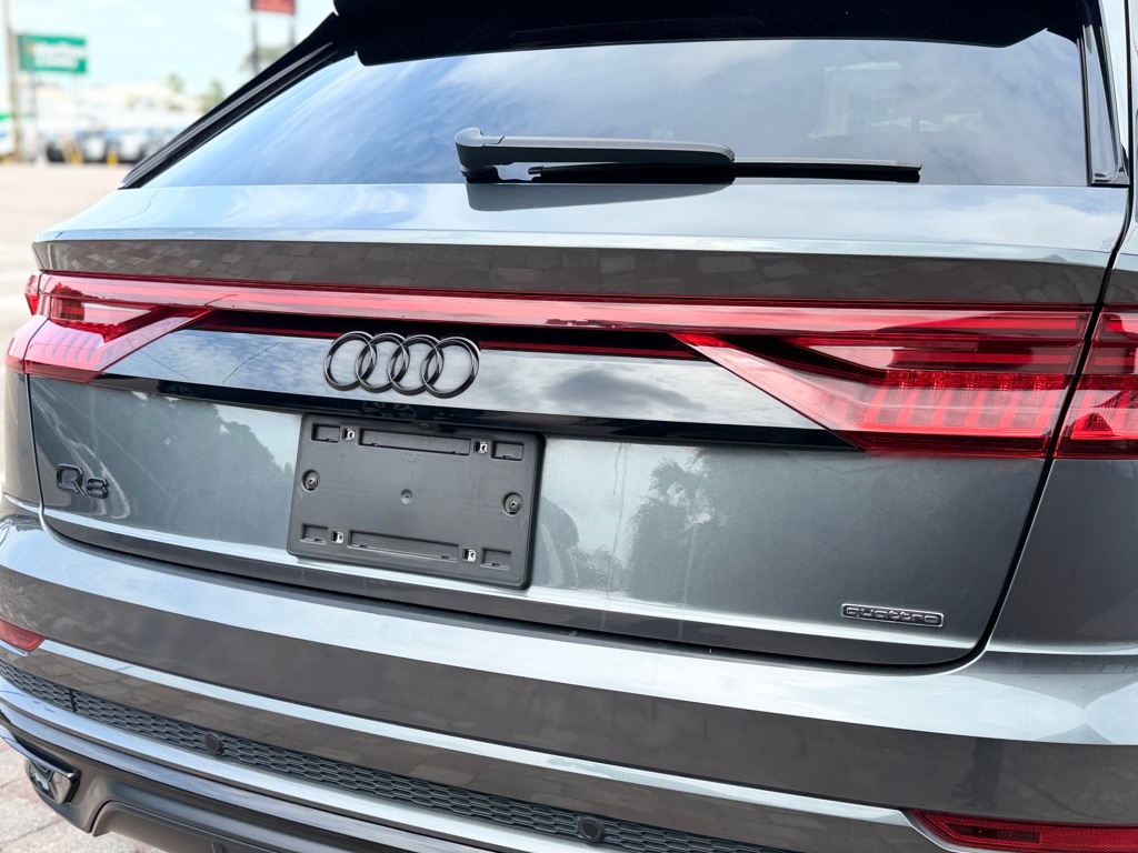 Photo 9 of this AUDI Q8