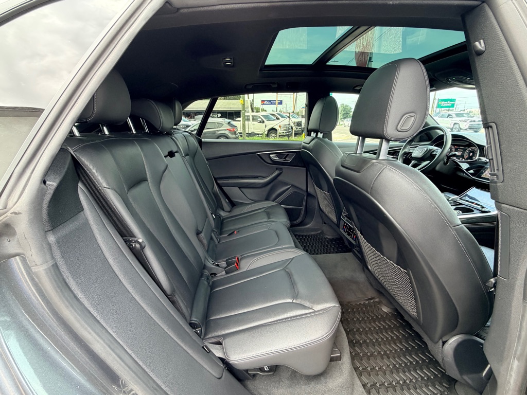 Photo 30 of this AUDI Q8