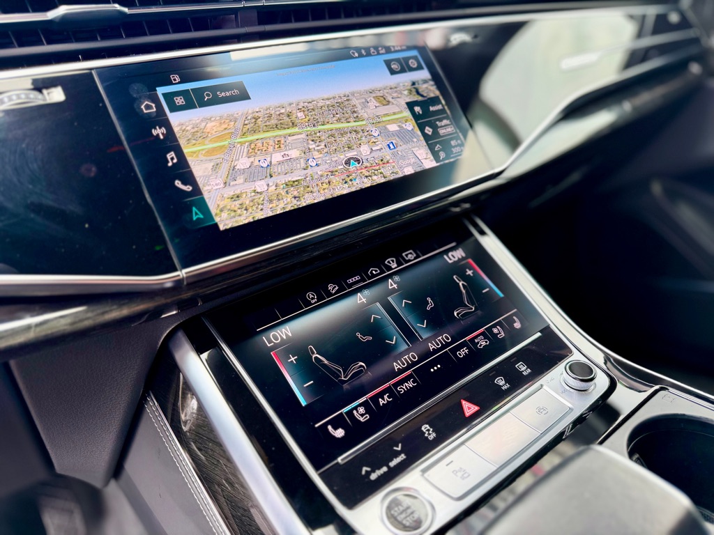 Photo 16 of this AUDI Q8