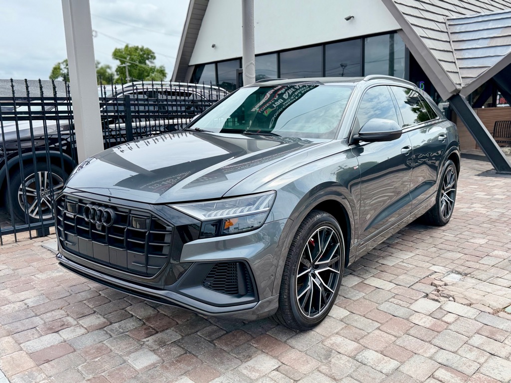 Photo 5 of this AUDI Q8