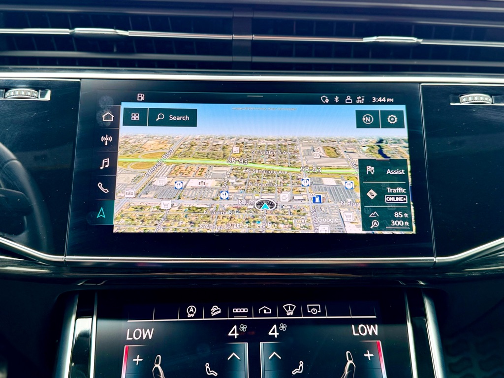 Photo 15 of this AUDI Q8