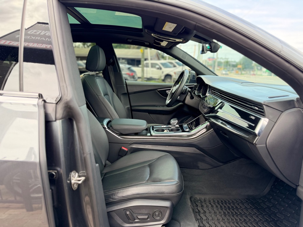 Photo 33 of this AUDI Q8