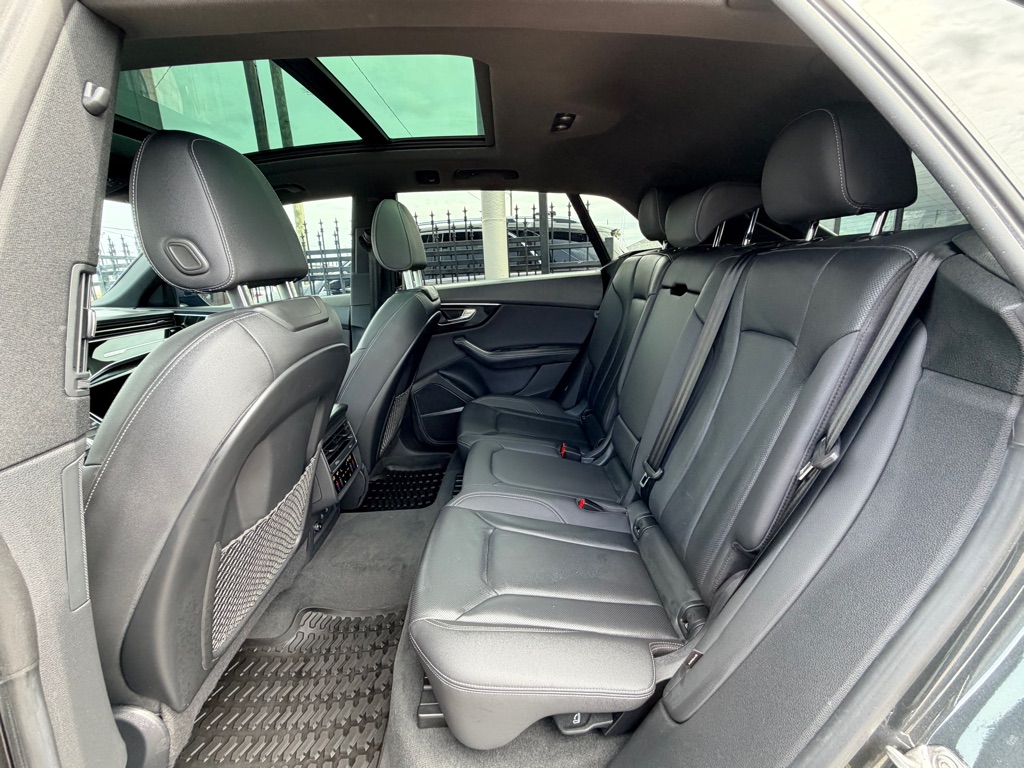 Photo 24 of this AUDI Q8