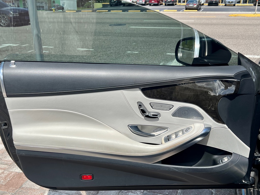 Photo 32 of this MERCEDES-BENZ S-CLASS