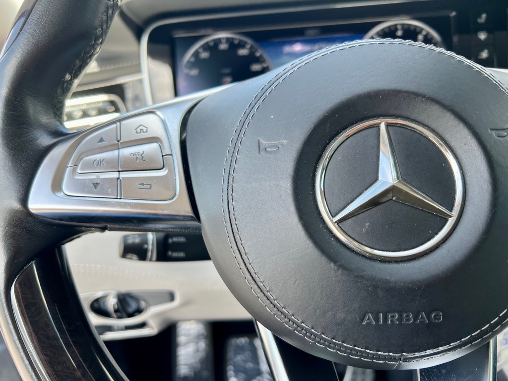 Photo 29 of this MERCEDES-BENZ S-CLASS